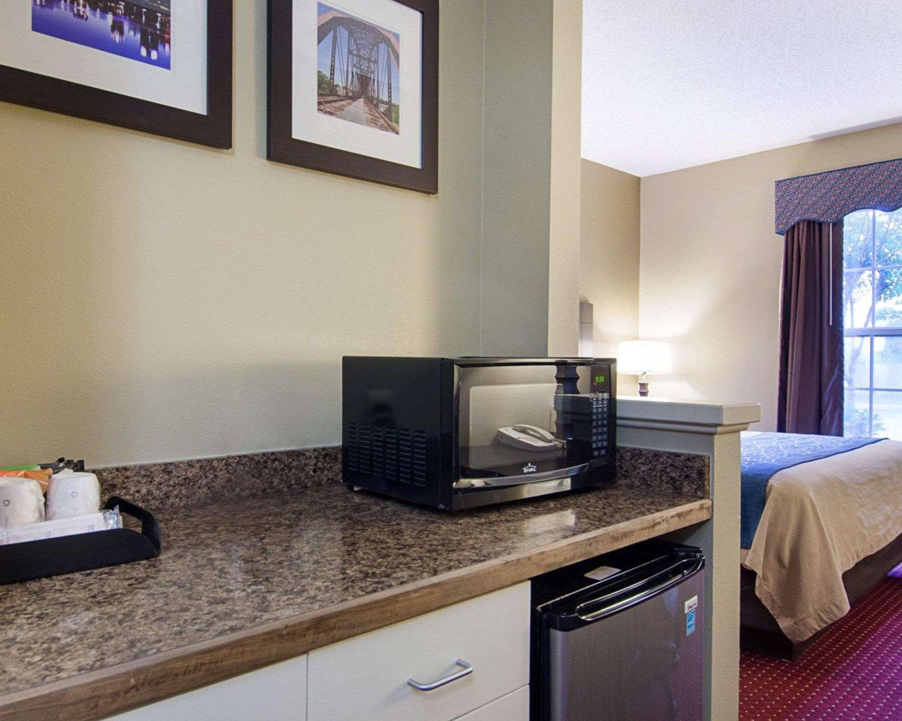 Quality Inn & Suites Little Rock West Bagian luar foto
