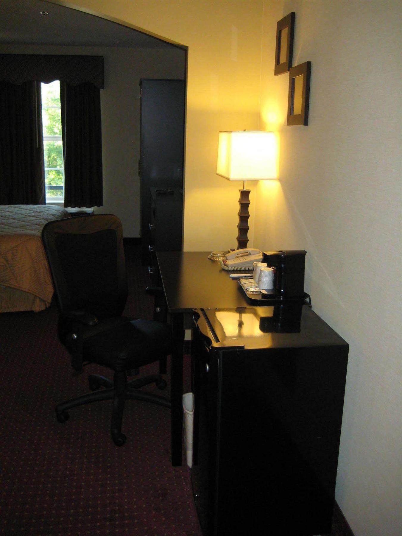 Quality Inn & Suites Little Rock West Bagian luar foto