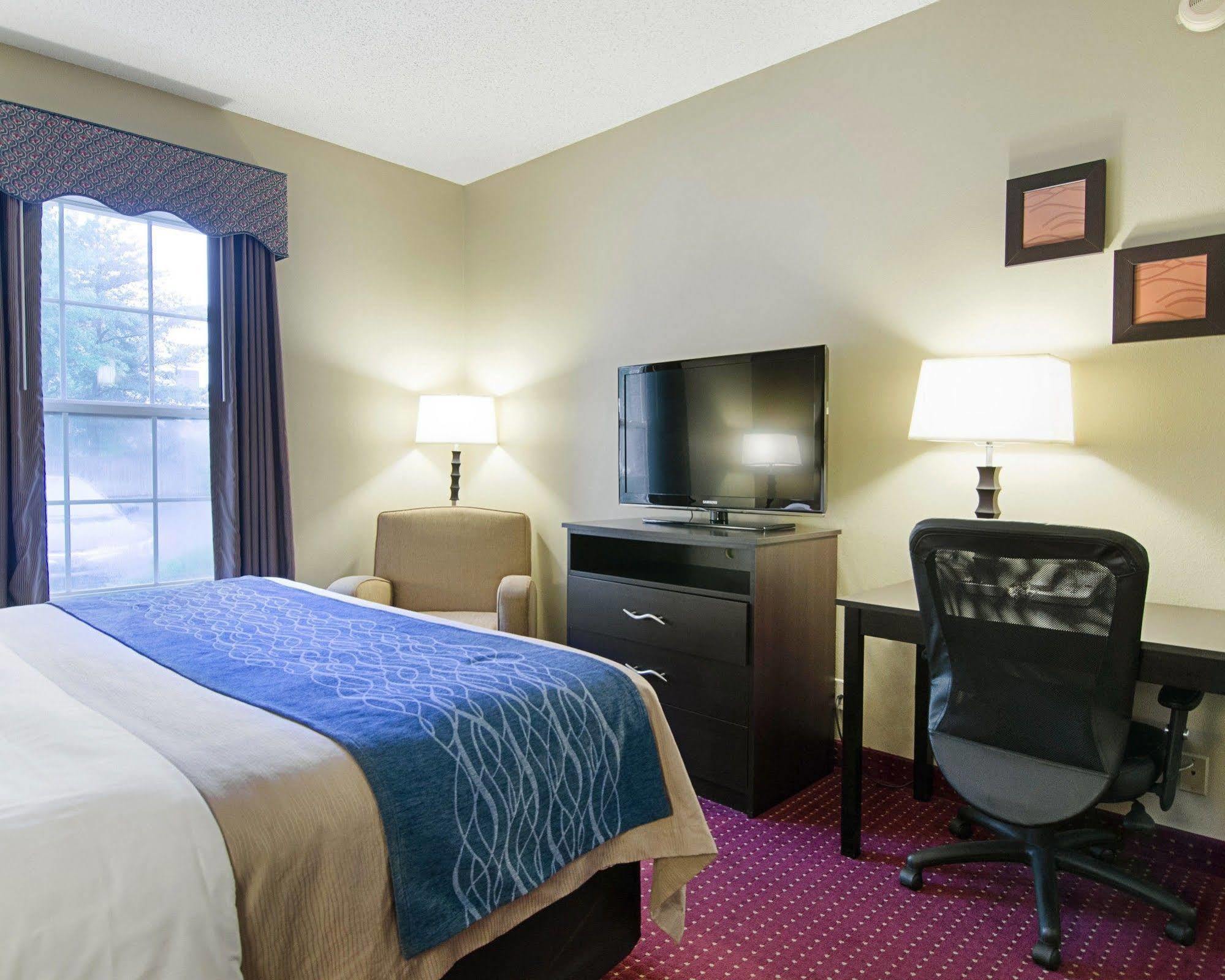 Quality Inn & Suites Little Rock West Bagian luar foto